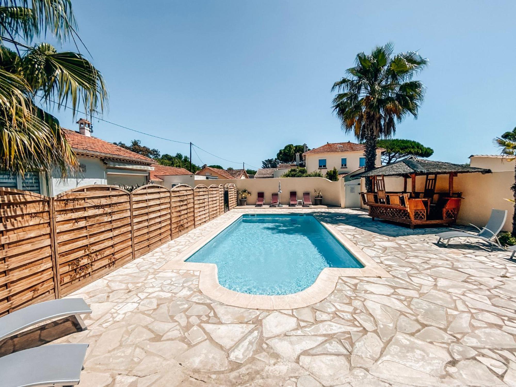 Reve D'Azur En Bord De Mer A La Nartelle Avec Piscine Dans La Residence, Terrasse, Bbq, 2 Chambres 2 Sdb Logement De 35M2 Draps Inclus Sainte-Maxime Bagian luar foto