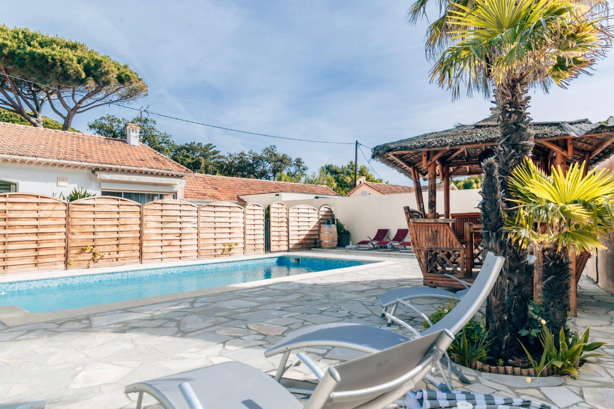 Reve D'Azur En Bord De Mer A La Nartelle Avec Piscine Dans La Residence, Terrasse, Bbq, 2 Chambres 2 Sdb Logement De 35M2 Draps Inclus Sainte-Maxime Bagian luar foto