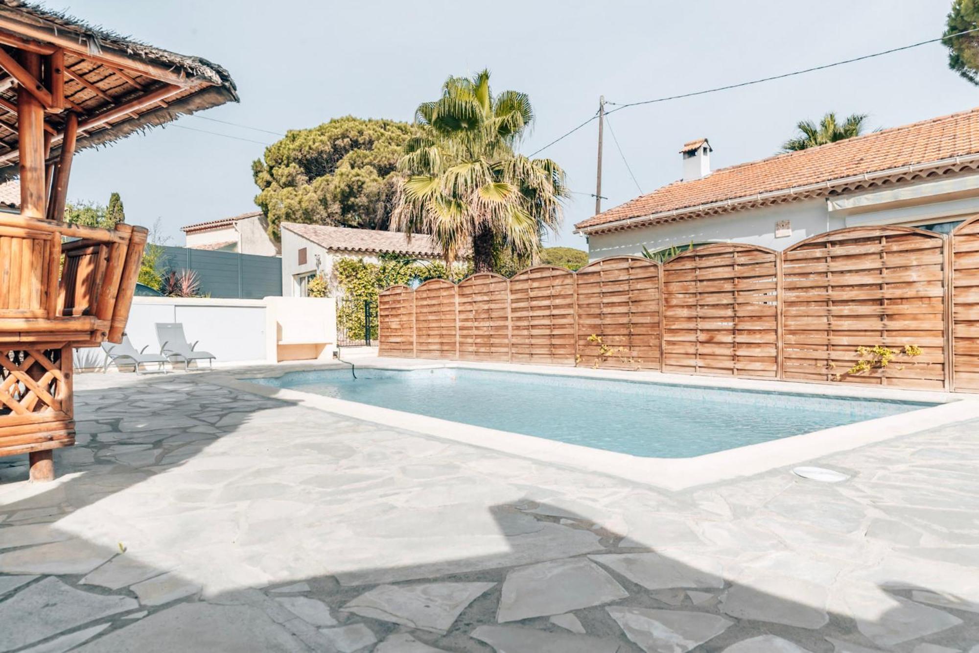 Reve D'Azur En Bord De Mer A La Nartelle Avec Piscine Dans La Residence, Terrasse, Bbq, 2 Chambres 2 Sdb Logement De 35M2 Draps Inclus Sainte-Maxime Bagian luar foto